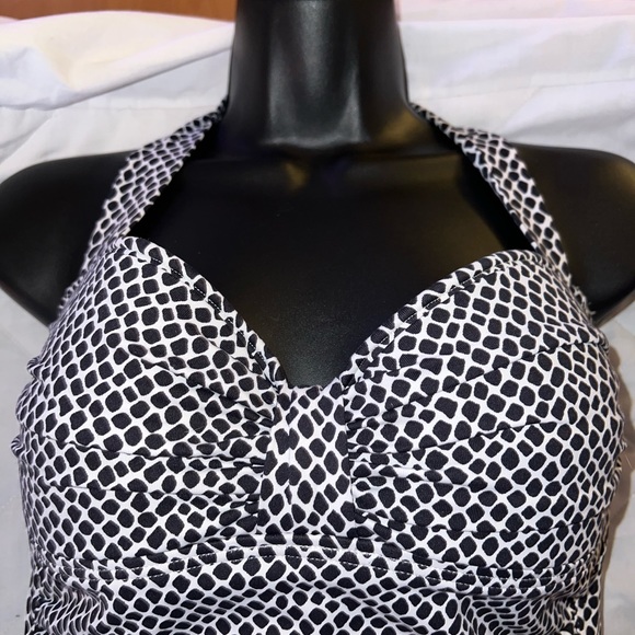 Tommy Bahama Halter Tankini And Swim Skirt Set - Picture 6 of 16